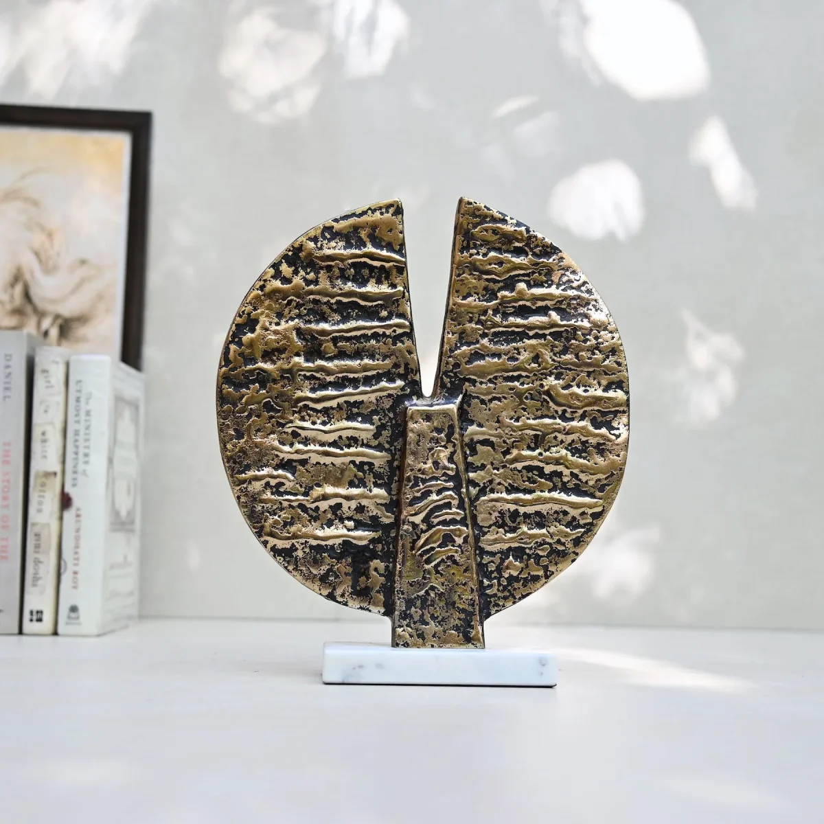 Round Table Décor on Marble Stand - Image 2